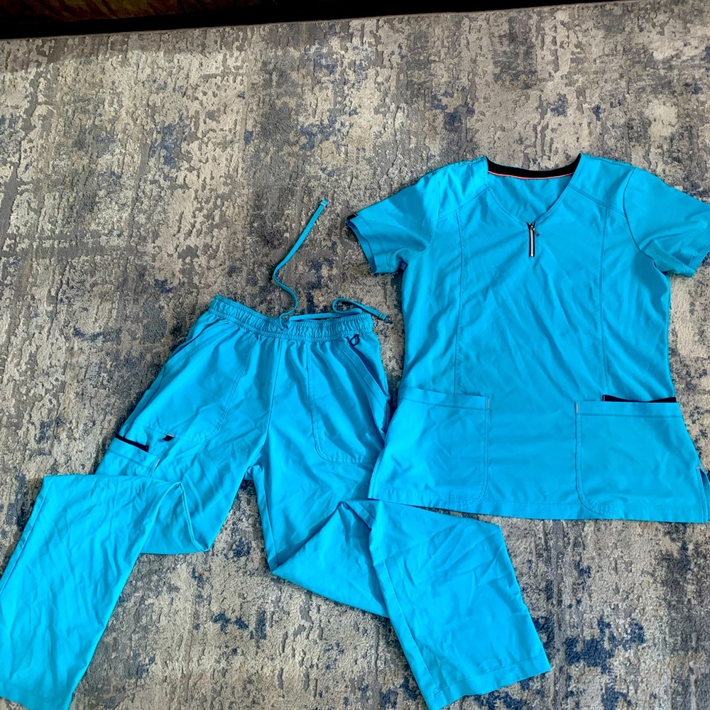 Scrubs set